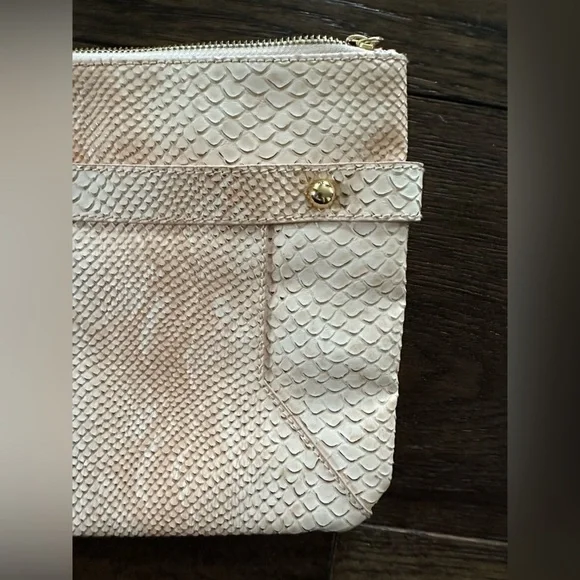 The LIMITED Snakeskin Like Cream Textured Clutch - Picture 2 of 7